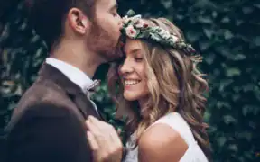 how to pose for wedding photos