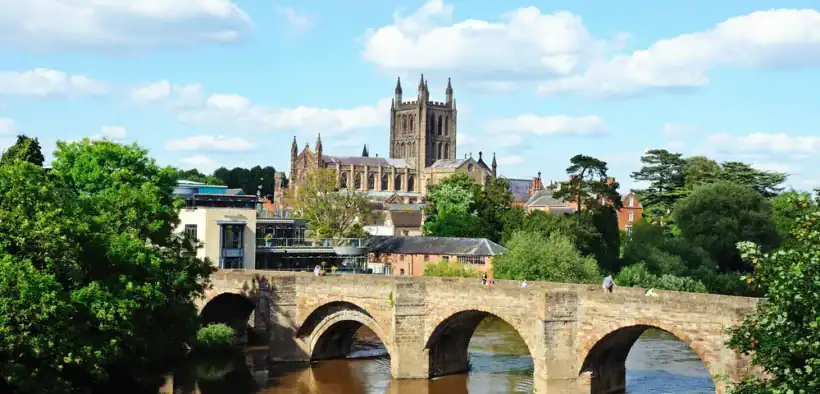 Relaxing Walks in UK Cities
